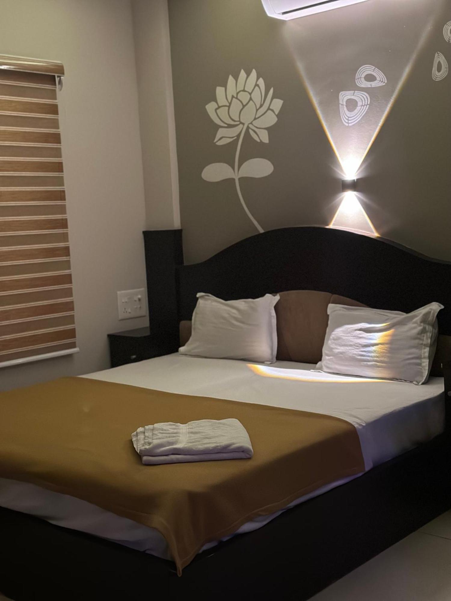 Metro Residency Hotel Kochi Ngoại thất bức ảnh